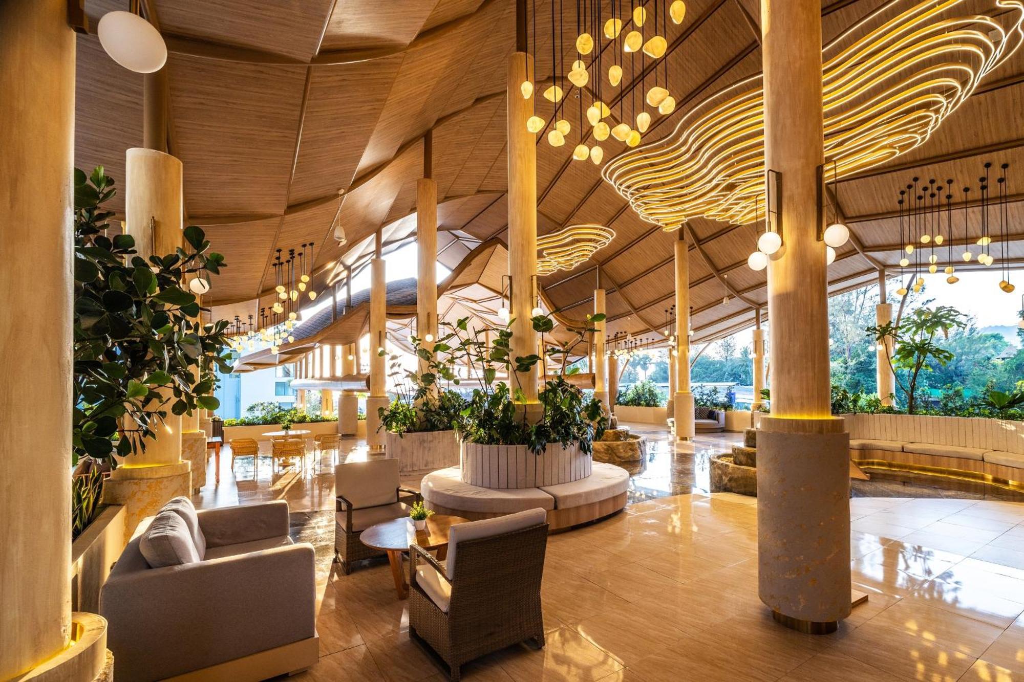 Phuket Emerald Beach Resort Karon Екстериор снимка